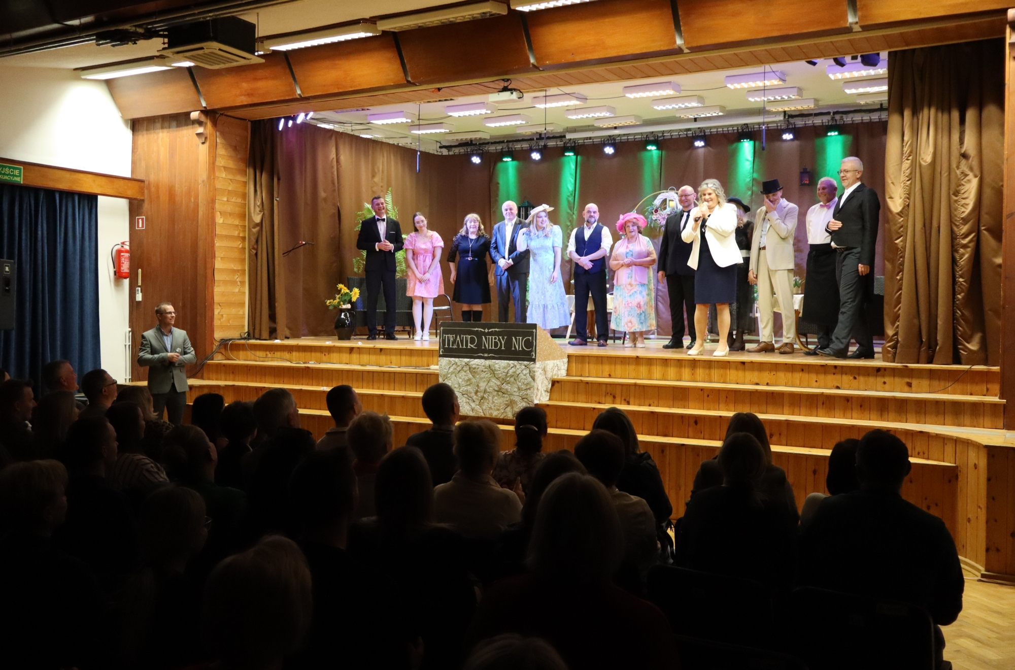 Miniaturka artykułu Premiera spektaklu „Klub Kawalerów” w wykonaniu teatru „Niby Nic”